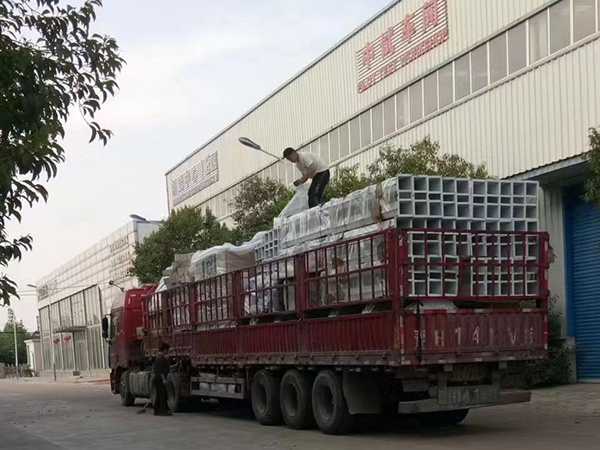 日產(chǎn)300噸<a href=http://www.sy707.com/product/ target=_blank class=infotextkey>玉米深加工設(shè)備</a>發(fā)貨現(xiàn)場(chǎng)